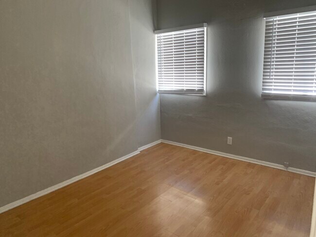 Foto del edificio - 11828 Venice Blvd