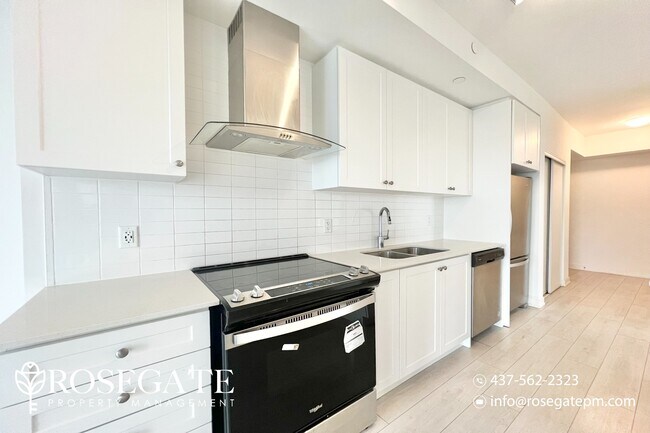 Building Photo - Modern 2-Bedroom, 2-Bath Condo in Downtown...
