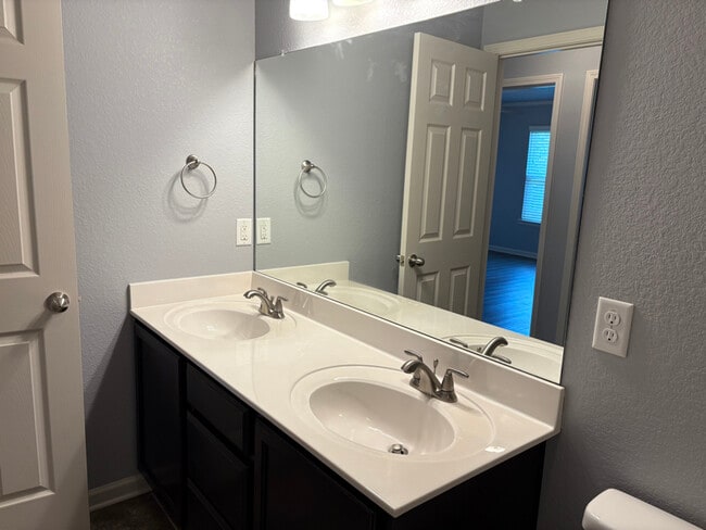 Building Photo - 511 Sweet Gum Ct