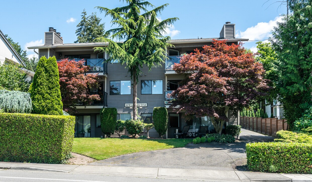 Foto principal - 6218 Lakeview Dr