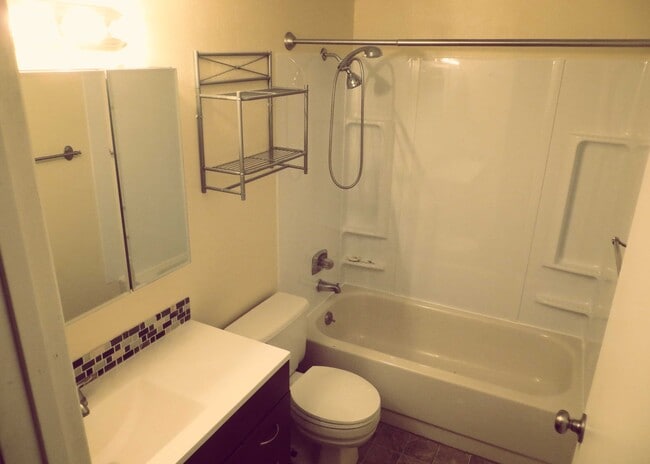 Building Photo - 2111 17th Ave S