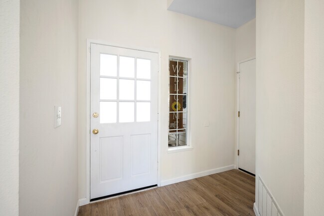 Foto del edificio - 27031 Benton Ct