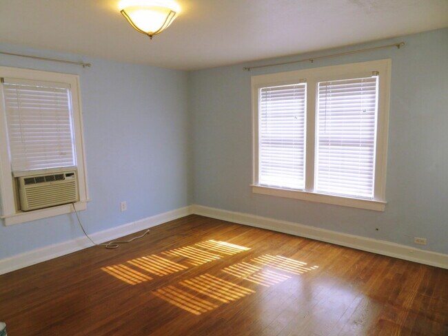Foto del edificio - Front House Located Near Parks & Minutes F...