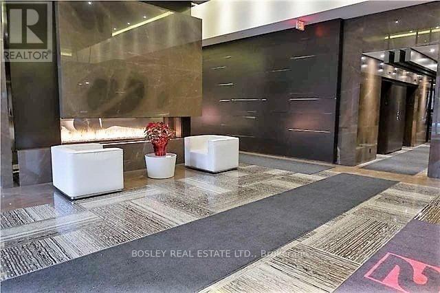 Photo du bâtiment - 101 Charles St E