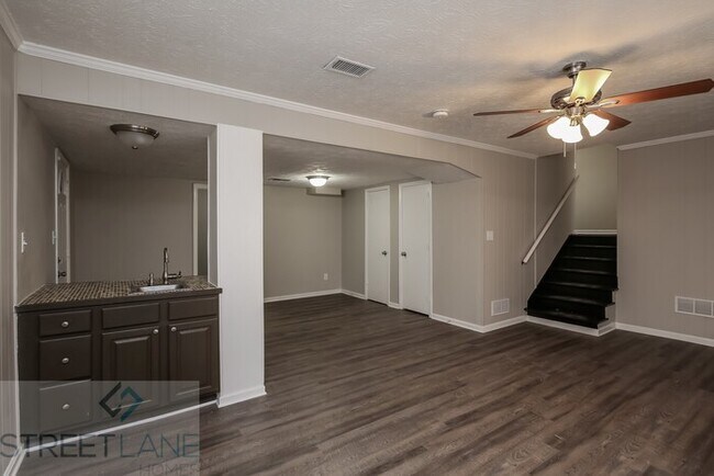 Building Photo - REDUCED!- Now offering $750 off first full...