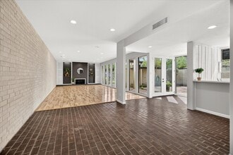 Building Photo - 147 Valley Dr