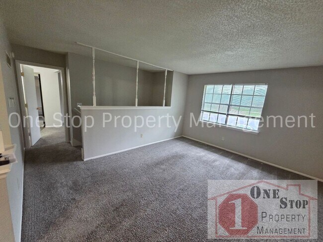 Foto del edificio - Renovated 3-bedroom, 2-bathroom home in Lee's Summit!