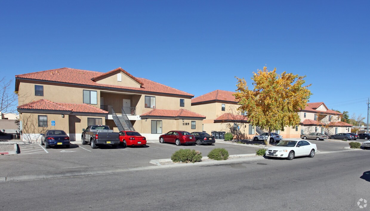 Foto del edificio - 1101-1109 Meadowlark Way SE