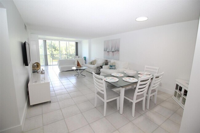 Foto del edificio - 3151 S Palm Aire Dr