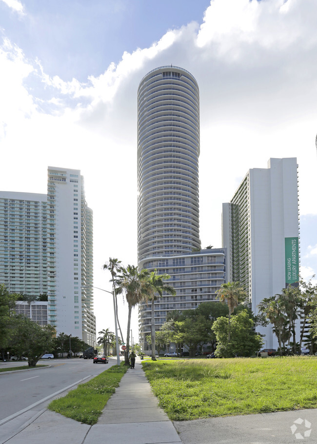 Building Photo - Aria on the Bay