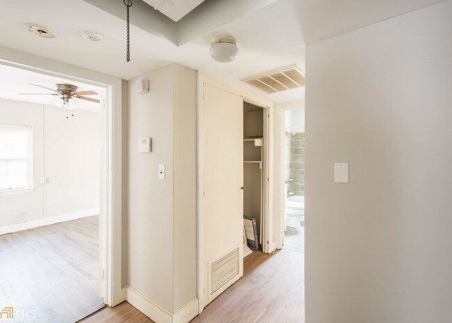 Foto del edificio - 1067 Boulevard