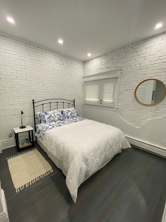 Photo - Location - The Best House