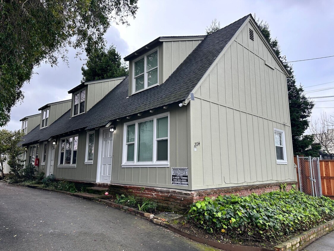 Primary Photo - 2114 Ward St