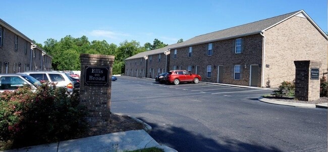 Building Photo - 402 Ellis Ave