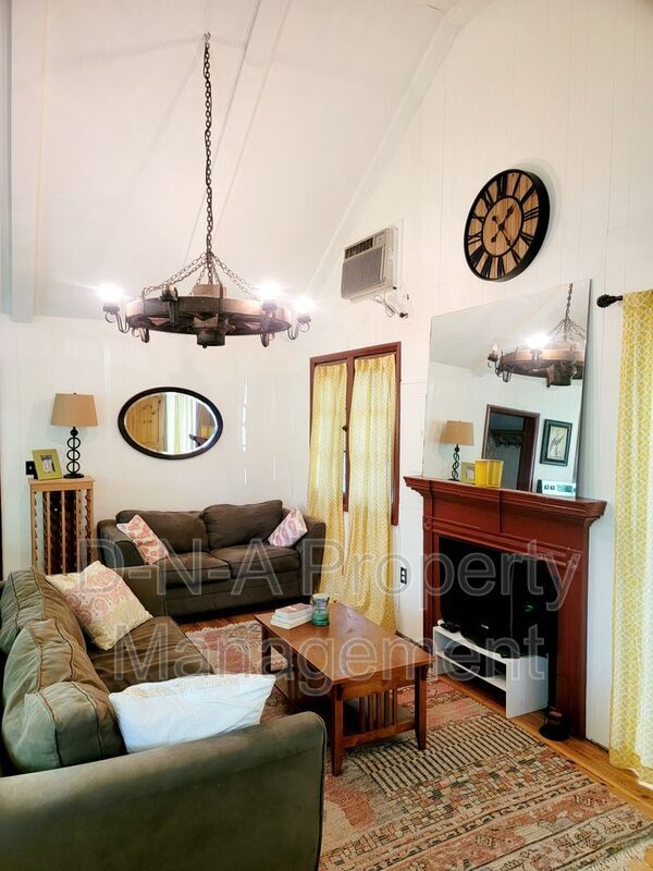 Building Photo - 168 Minisink Ave