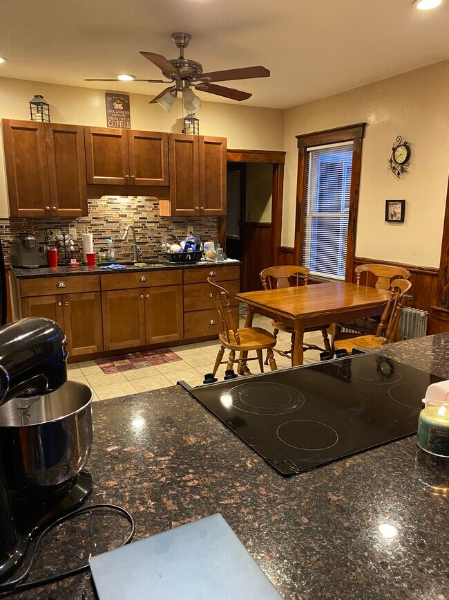 Kitchen - 71 Jean St
