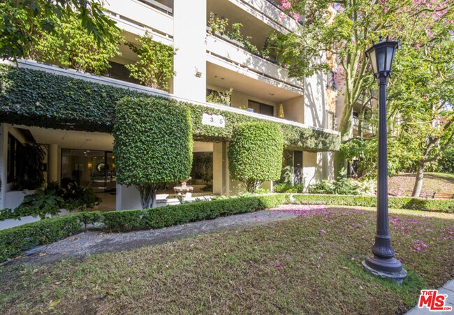 Foto del edificio - 2131 Century Park Ln
