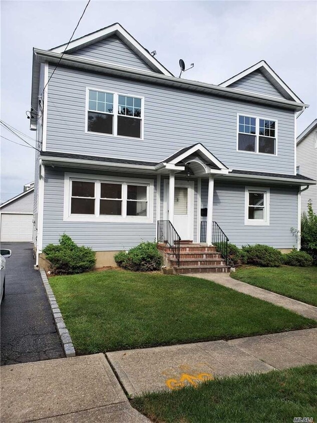 13 Charles St, Hicksville, NY 11801 House Rental in Hicksville, NY