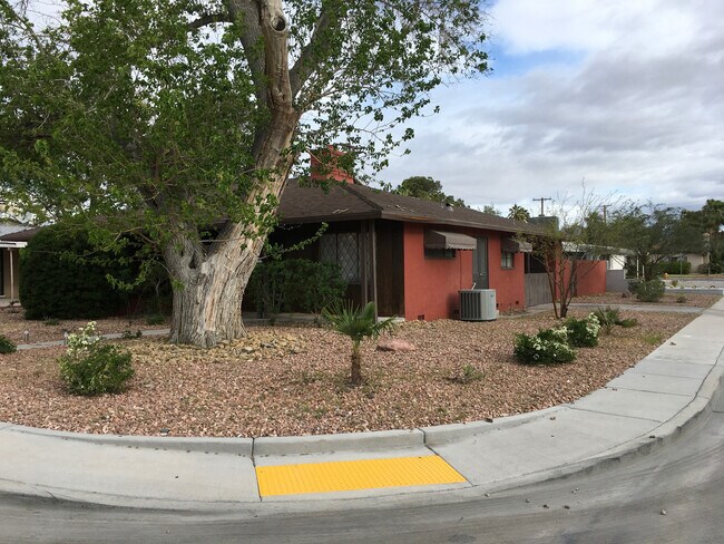 Foto del edificio - Spacious 3Bed/2Bath, 1-Story Ranch Home lo...