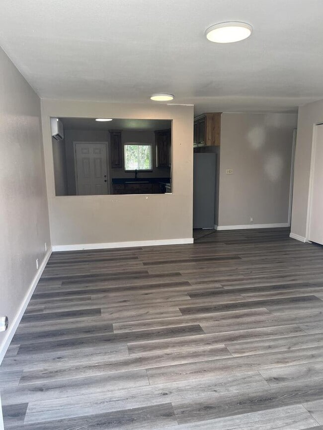 Building Photo - 570 N 300 E
