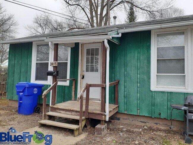 Foto del edificio - 2418-2424 S Madison St