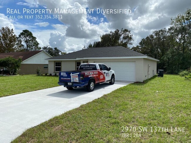 Building Photo - Desirable SW Ocala Neighborhood 3/2/2 **Wo...