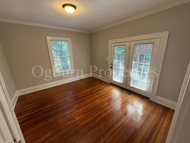 Building Photo - 116 N Sunset Dr