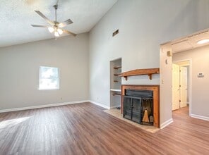 Building Photo - 1556 Twin Lakes Cir