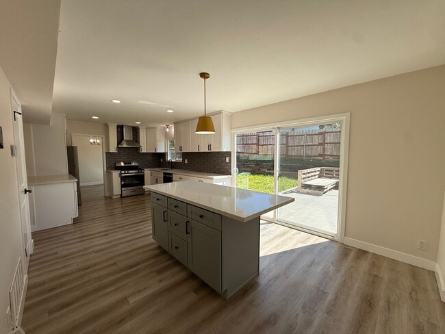 Building Photo - Modern 3BR/2BA Vista Home with 2-Car Garage and Private Yard