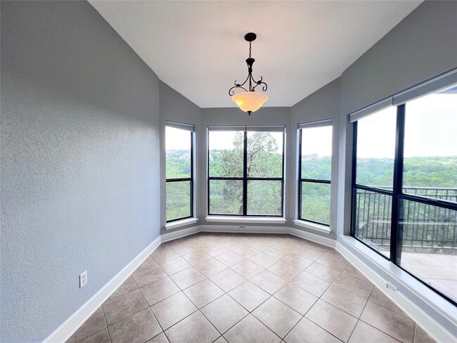 Building Photo - 4711 Spicewood Springs Rd