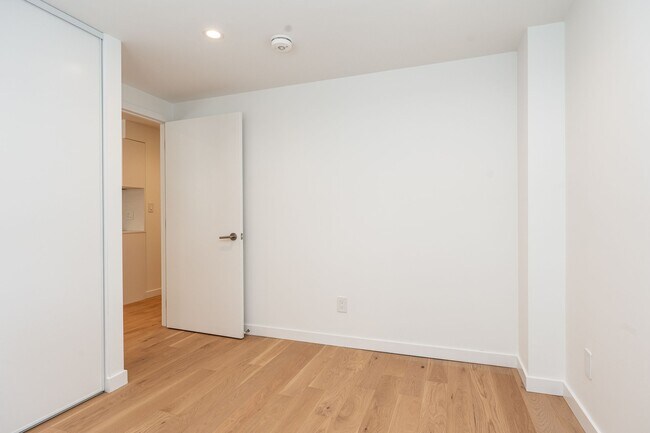 Building Photo - 99 Tyndall Ave