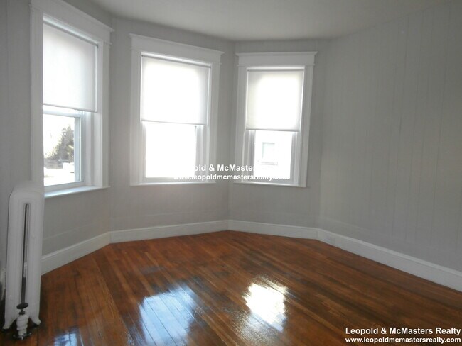Foto del edificio - 64 Woodstock Ave