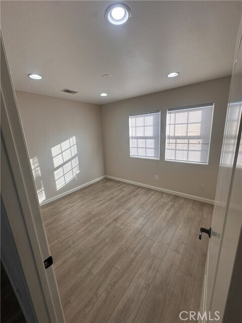 Foto del edificio - 3835 Camellia Dr