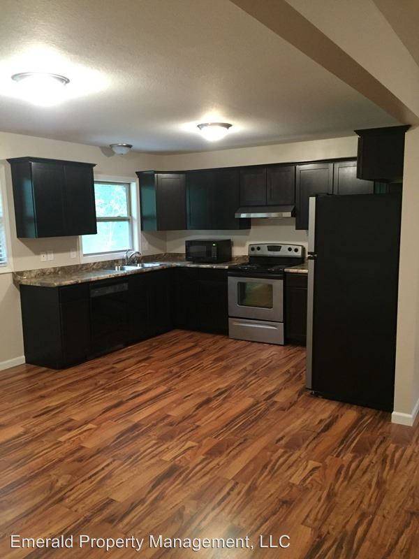 Building Photo - 1736 Vaughn Dr