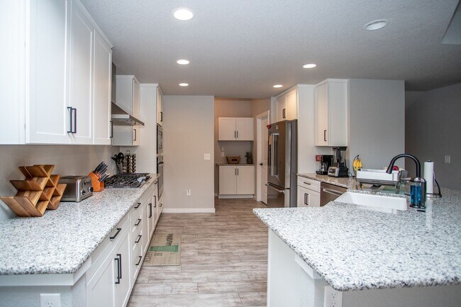 Building Photo - Beautiful Home Located in Prestigious Flyi...