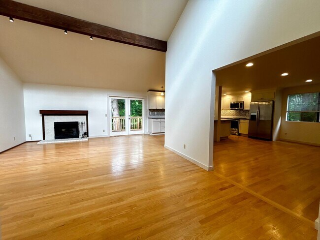 Foto del edificio - Amazing Lake Forest Park Home