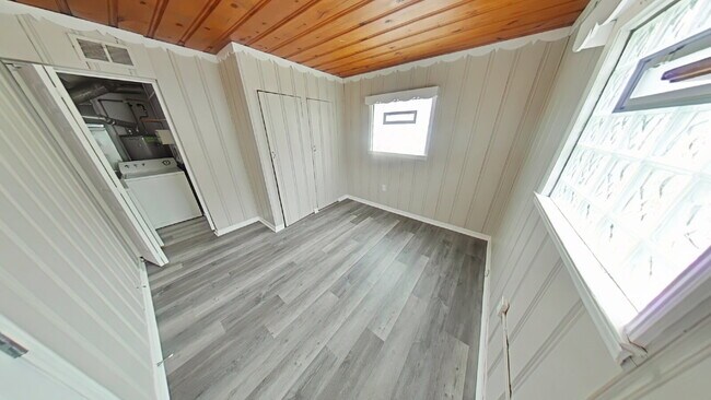 Foto del edificio - 3-Bedroom Home with Gleaming Hardwood Floors in Harper Woods!