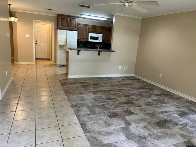 Building Photo - 8325 Garrett Dr
