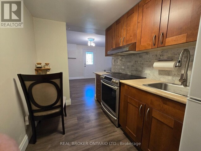 Building Photo - 60 Heatherside Dr