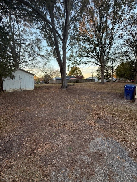 Building Photo - 107 White Oak Rd