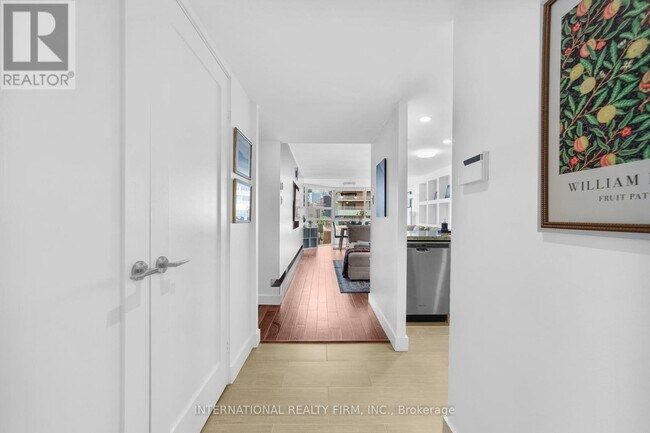 Photo du bâtiment - 701-701 King St W