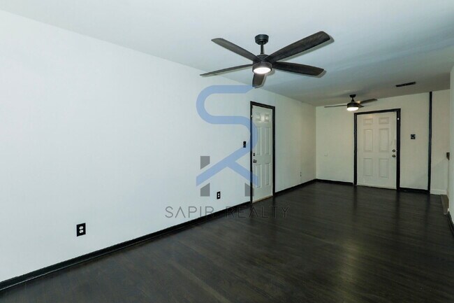 Foto del edificio - Move-In Ready All-Electric 3BR in Desirable Carroll Heights