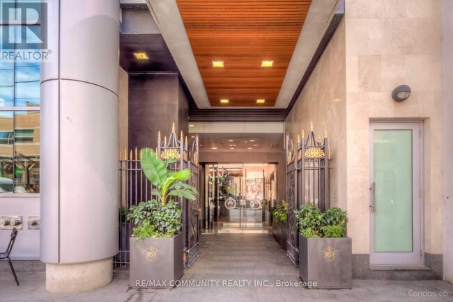 Photo du bâtiment - 375 King St W