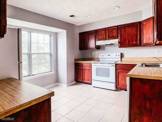 Building Photo - 3 br, 2.5 bath Condo - 10 Barberry Ct