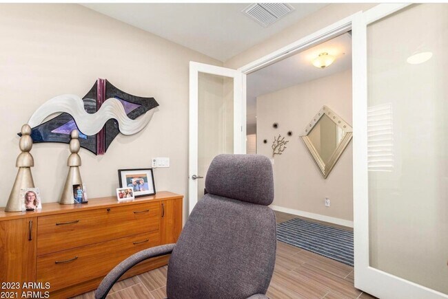 Foto del edificio - 9001 E San Victor Dr