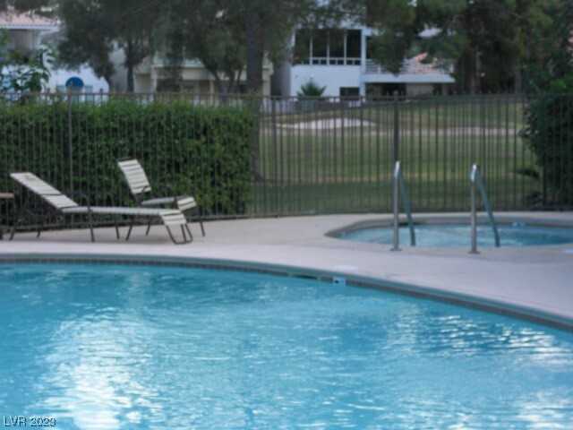 Foto del edificio - 2866 Loveland Dr