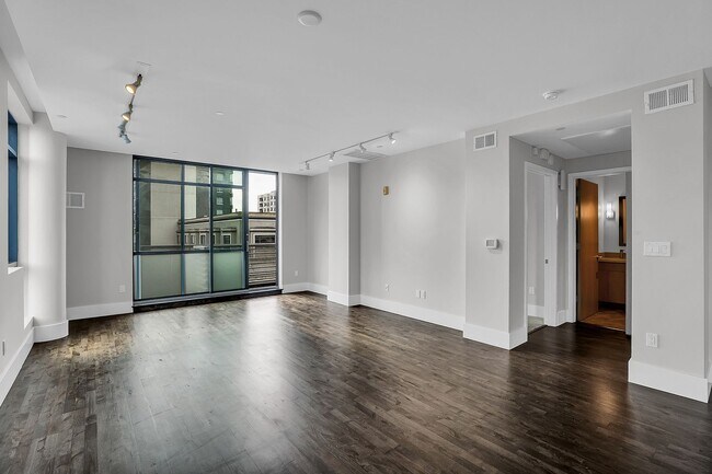 Building Photo - Tasteful and elegant 1br Civic Center apar...