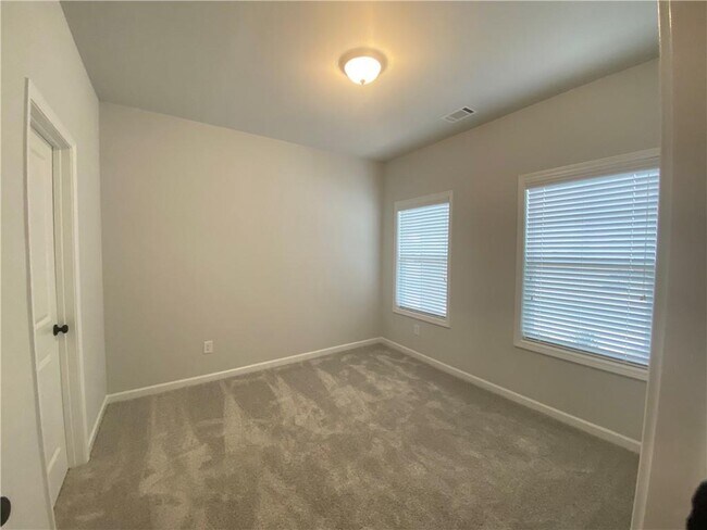Building Photo - 4432 Silver Oak Dr