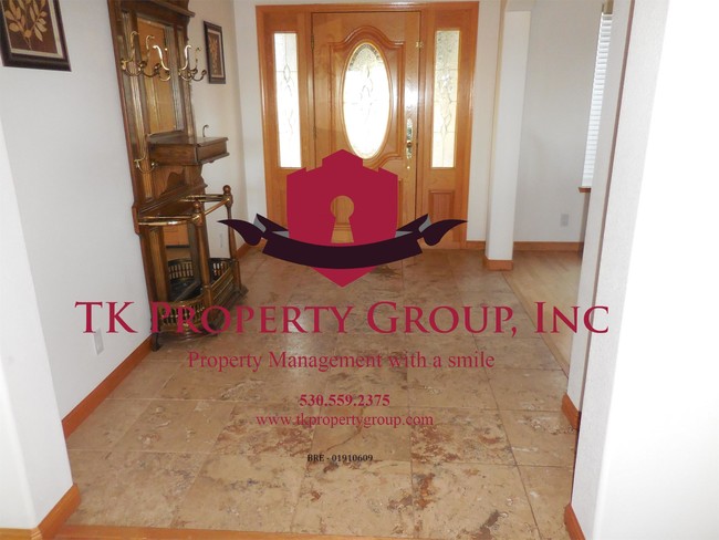 Building Photo - 16038 Meadowbrook Ct