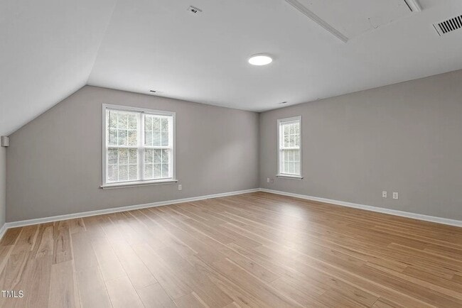 Building Photo - Beautiful 2100 sq. Ft Home on 2.47 Acres.